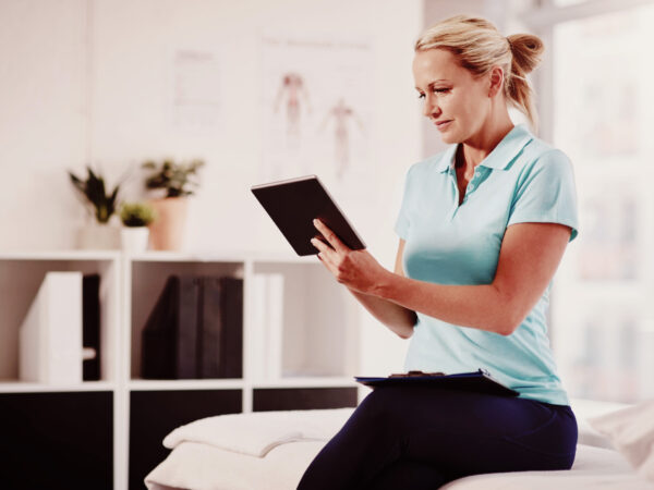 LIJV_fysiotherapie_online_vrouw_tablet_2418x1734px300dpi